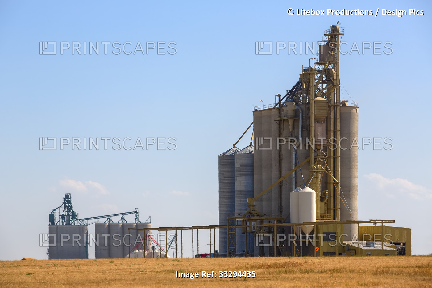Automated grain terminal with silos and bins for loading cereal crops on ...