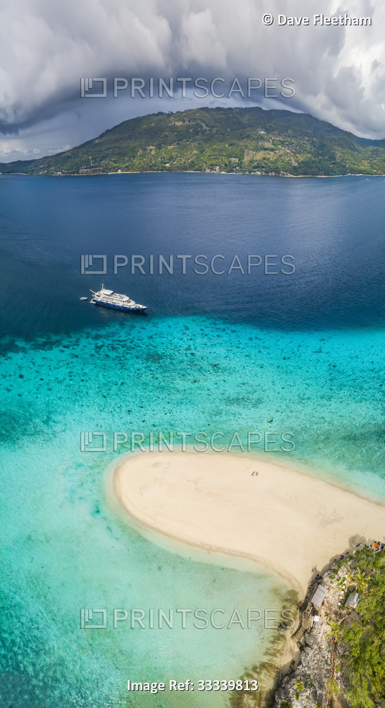 An aerial view of the sand bar off the corner of Sumilon Island, a tiny island ...
