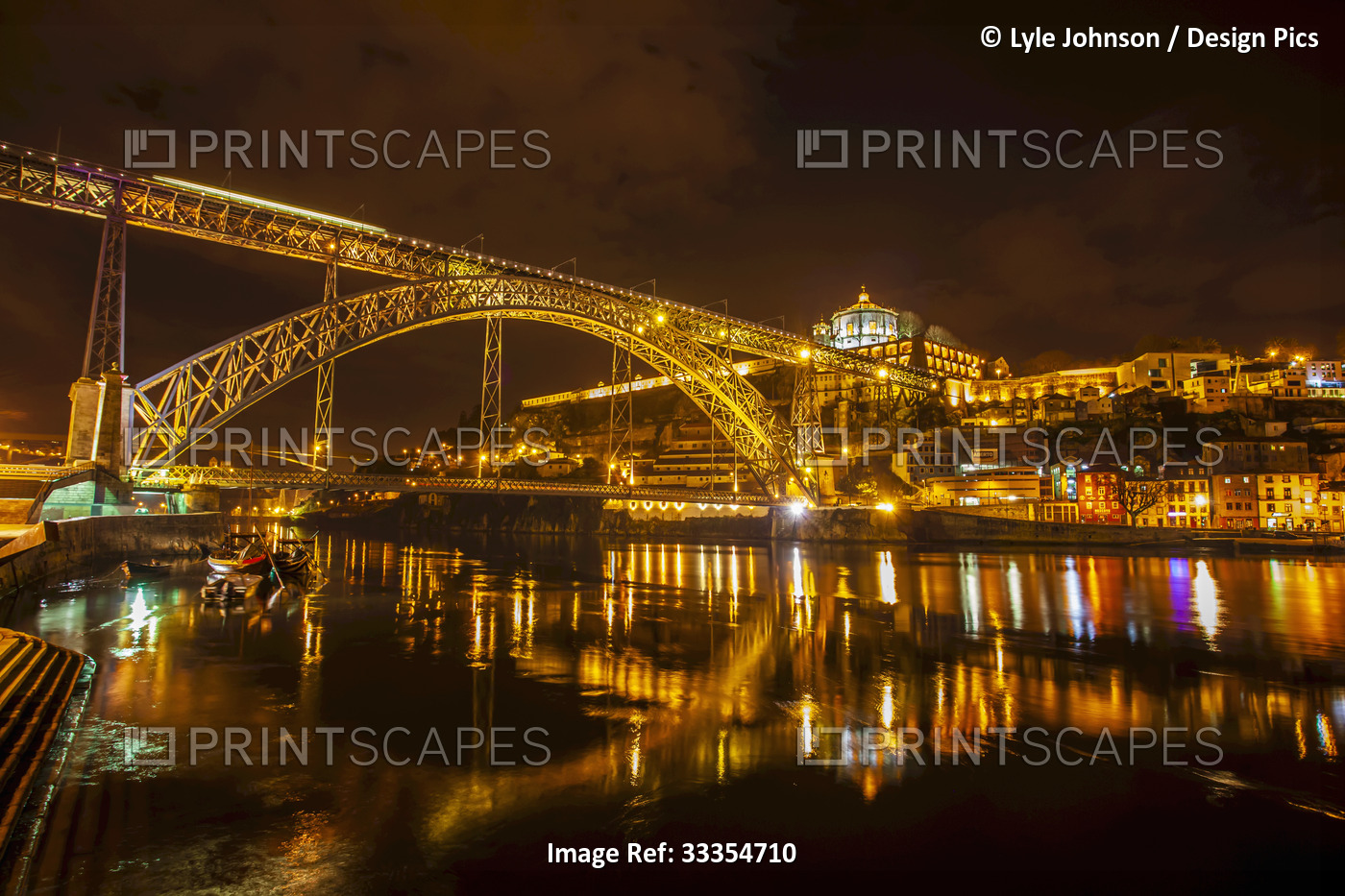 Dom Luis I Bridge spanning the River Douro between the cities of Porto and Vila ...