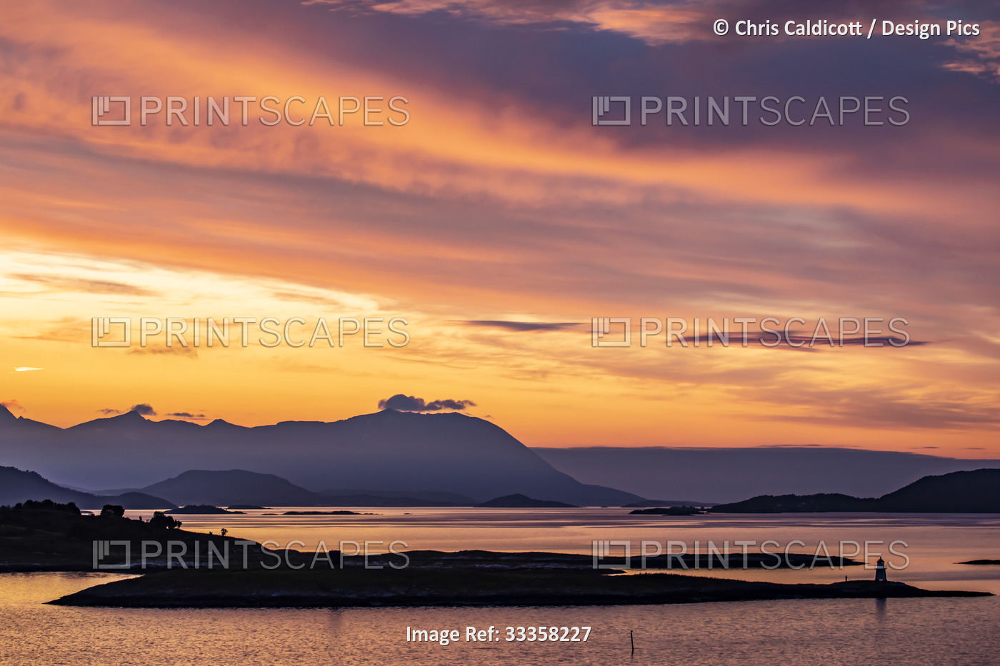 Midnight Sun in the Arctic Circle with a dramatic sky at twilight; Lofoten, ...