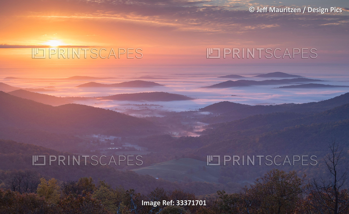 Autumn morning mist shrouds the Shenandoah Mountains in the Blue Ridge ...