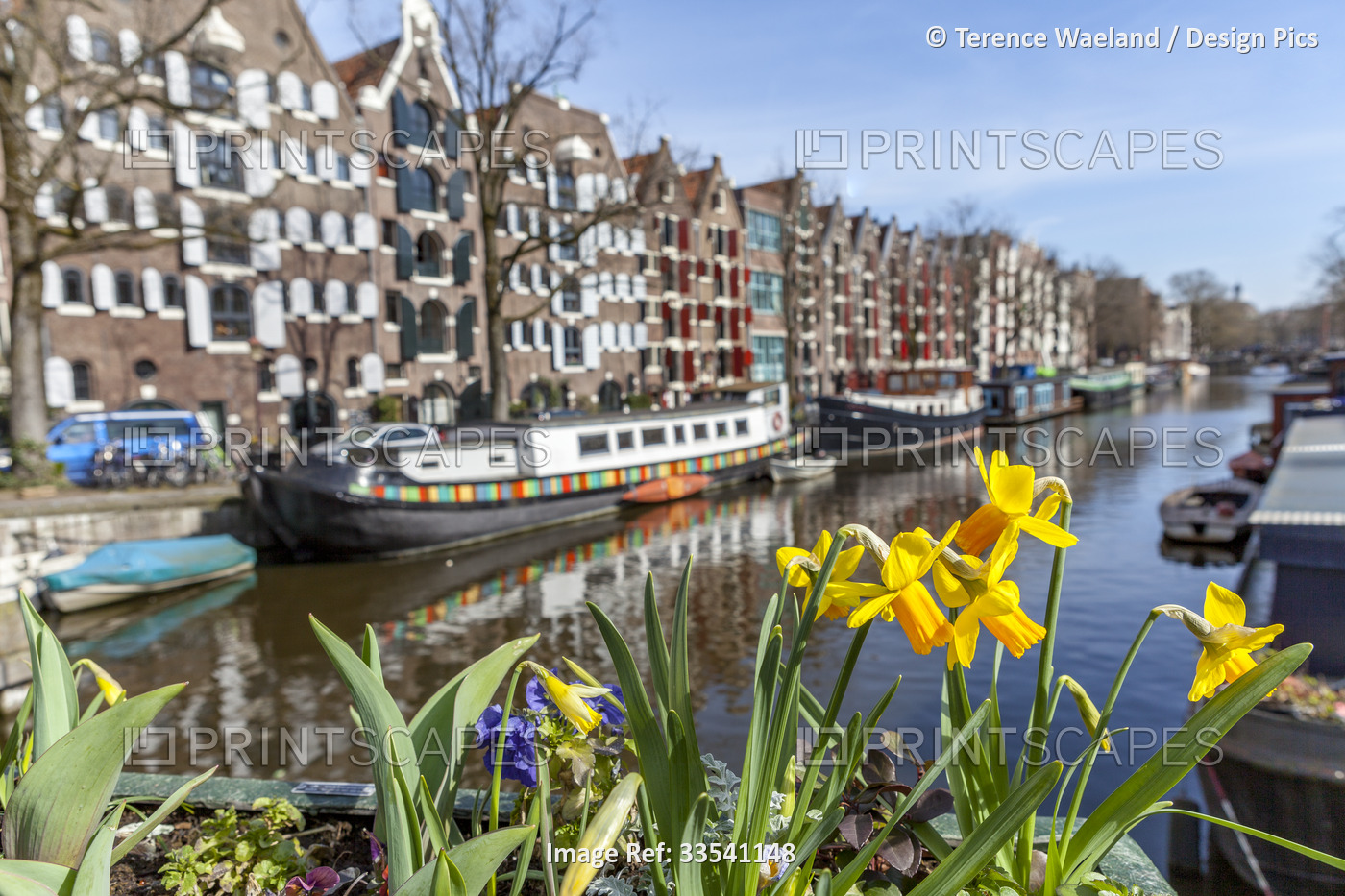 Canal scene, Brouwersgracht in Amsterdam; Amsterdam, North Holland, Netherlands