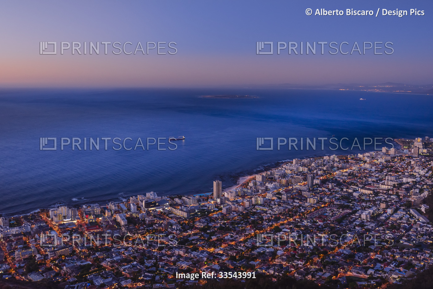 Overview of Cape Town city skyline and shoreline along the Atlantic Ocean coast ...