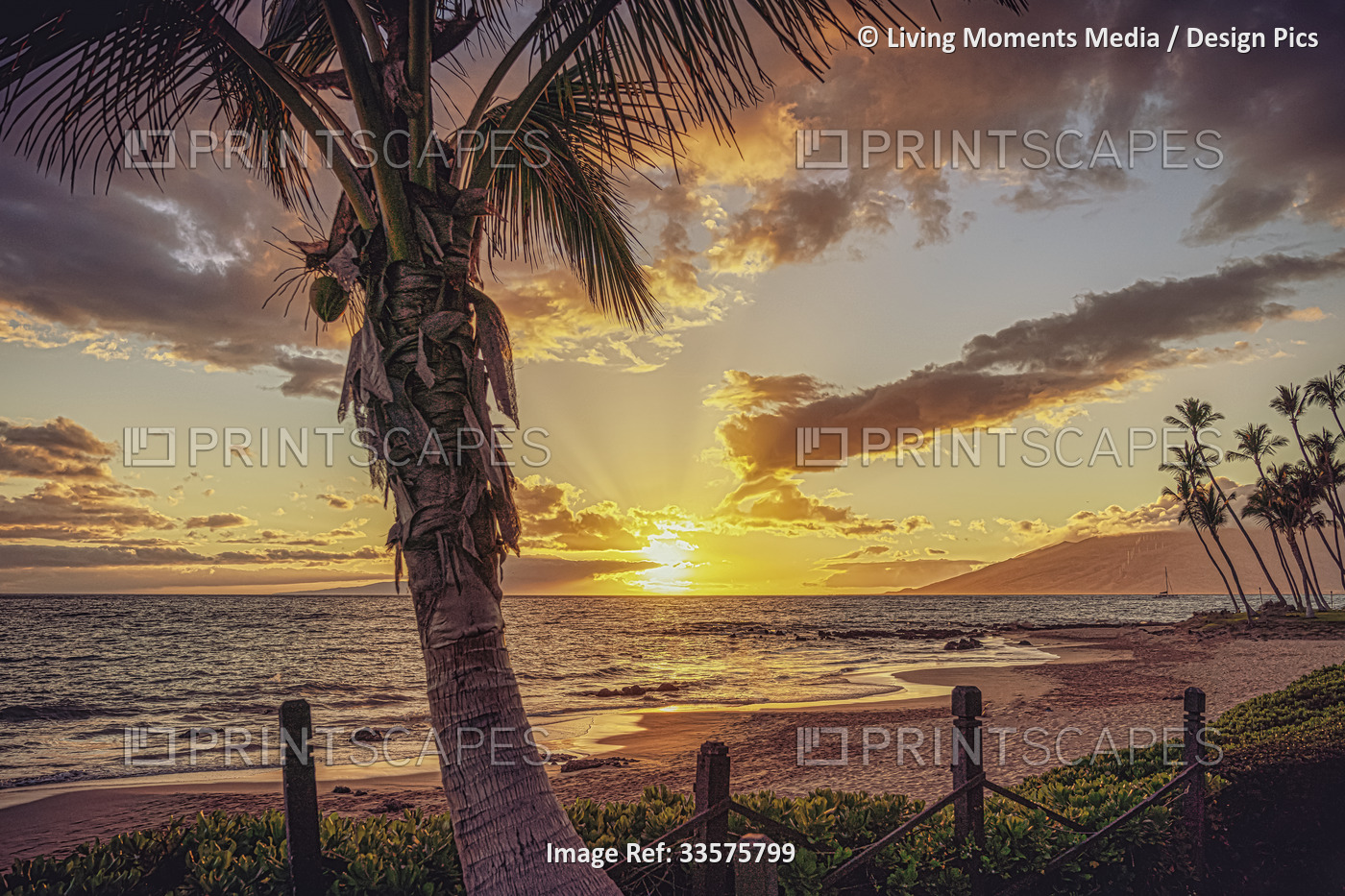 Keawakapu Beach at sunset on the island of Maui, Hawaii, USA; Maui, Hawaii, ...