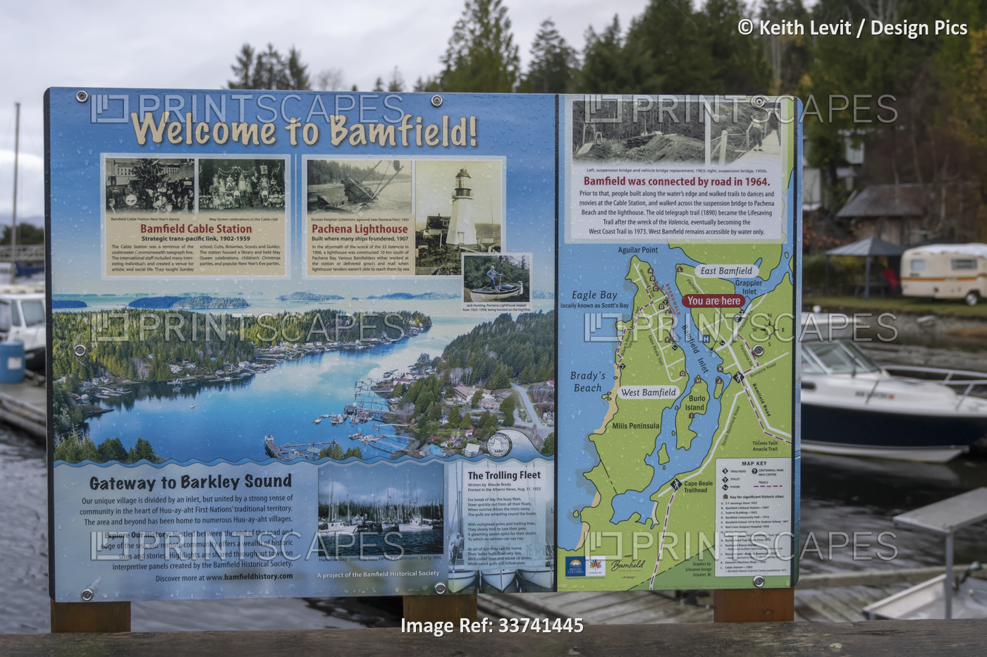 'Welcome to Bamfield' information sign in the harbour of Bamfield on Barkley ...
