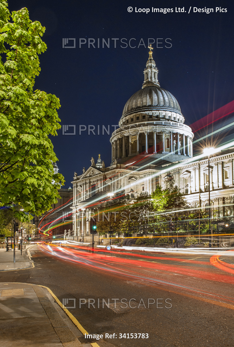 St Pauls Cathedral floodlit at night.