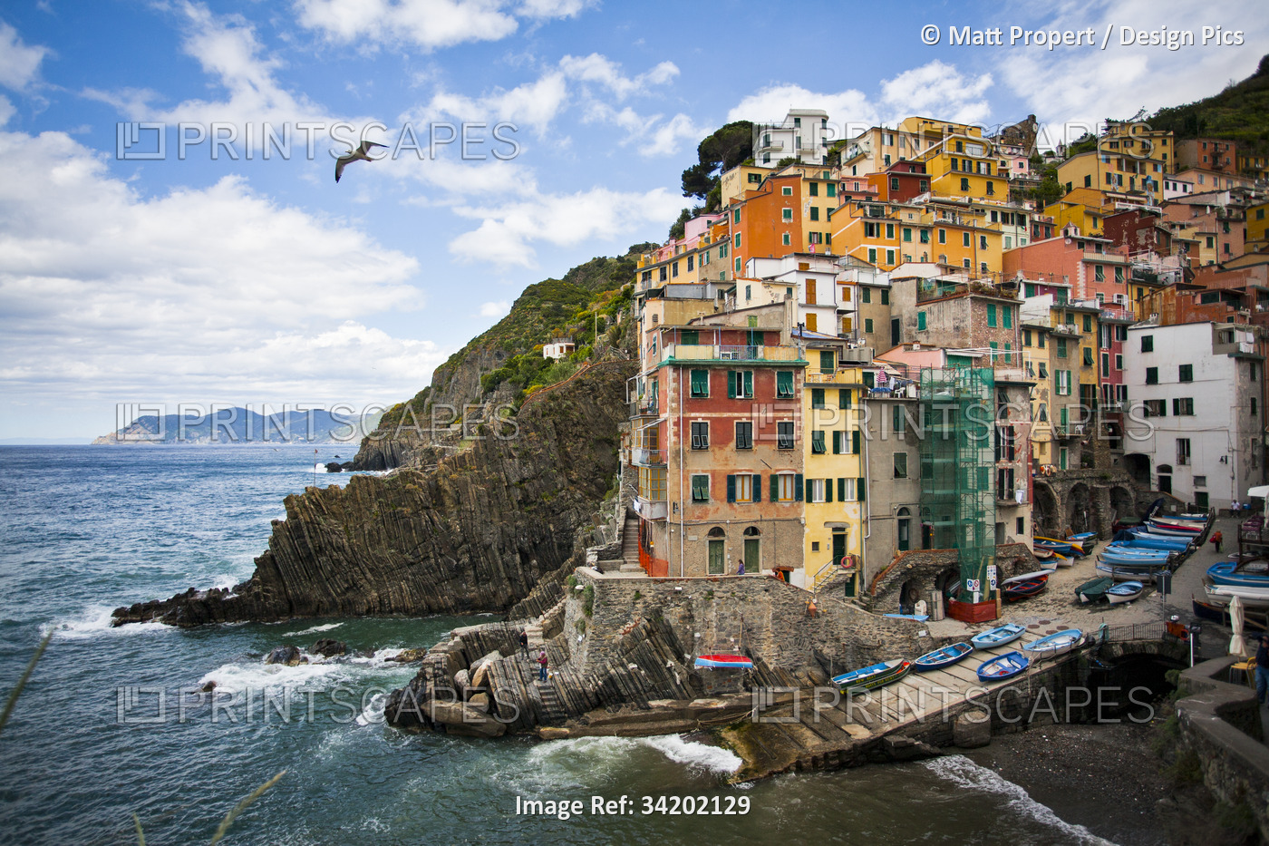 Riomaggiore perched on an outcrop above the sea, Cinque Terre along the ...