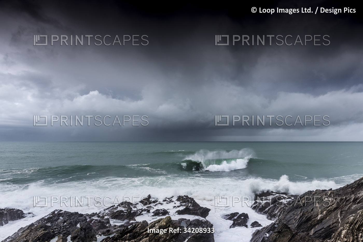 Waves breaking over the Cribbar Rocks off Towan Head on the coast of Newquay in ...