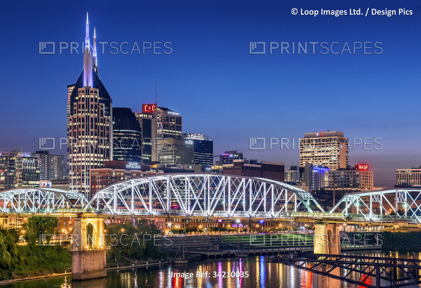 Nashville city skyline at dusk in Tennessee.