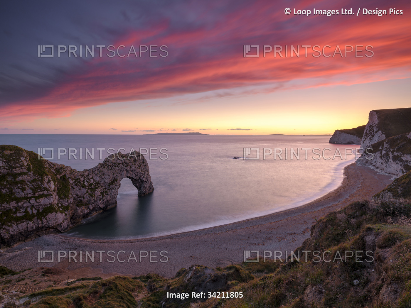 Sunset at the natural rock arch of Durdle Door.
